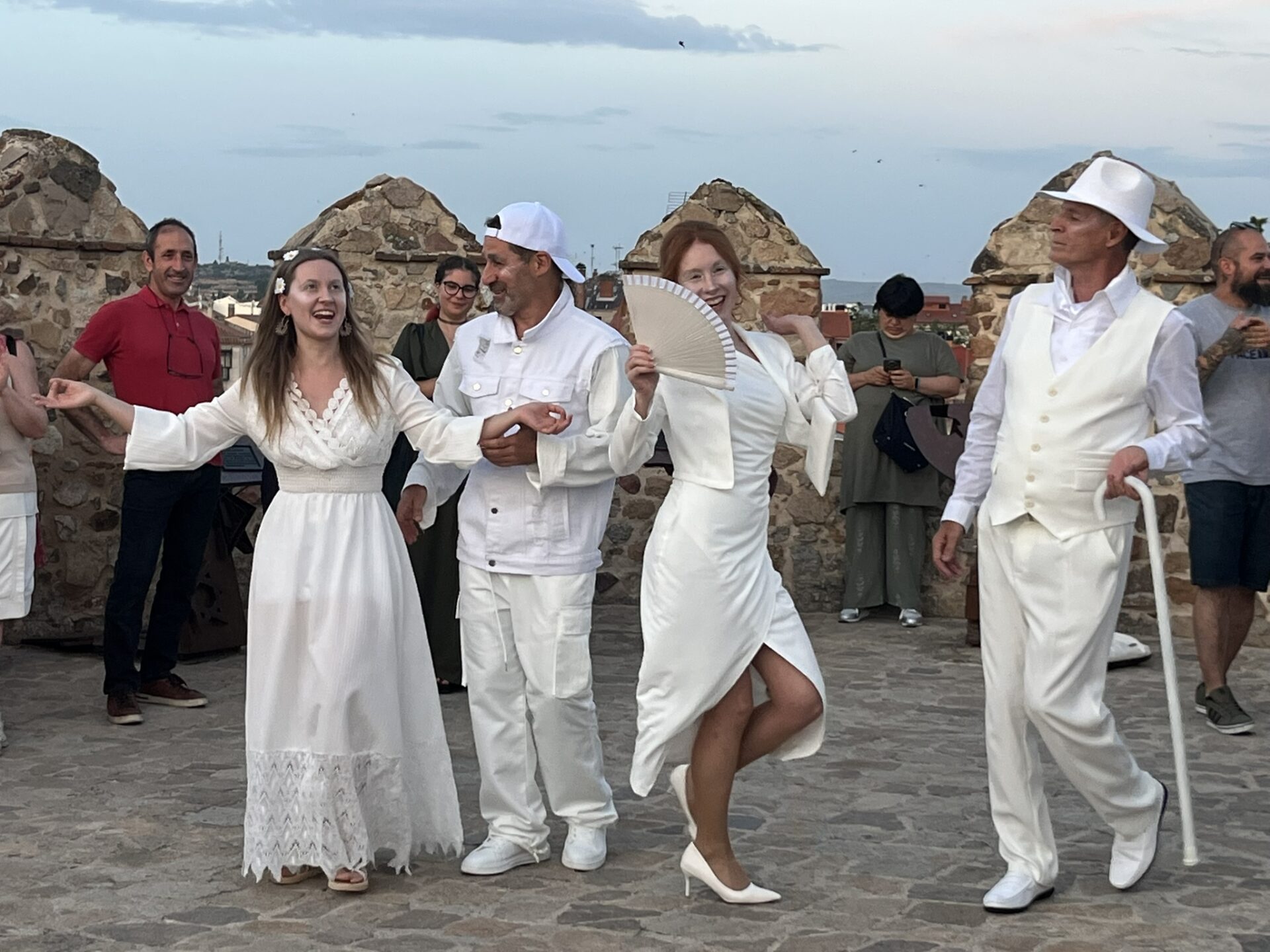 Atardecer en la Muralla. Visita guiada teatralizada Ávila Turismo Atardecer en la Muralla. Visita guiada teatralizada Ávila Turismo